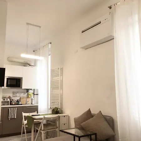 21 Apartment *