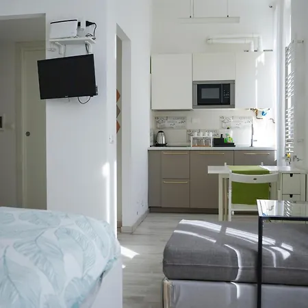 Apartment 21 *