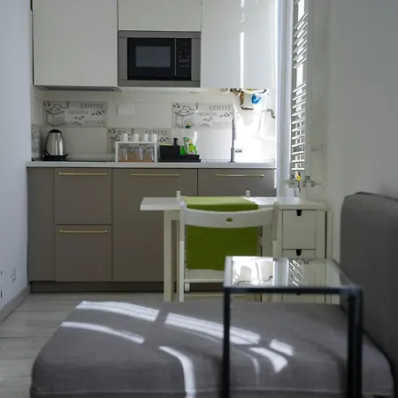 Apartment 21